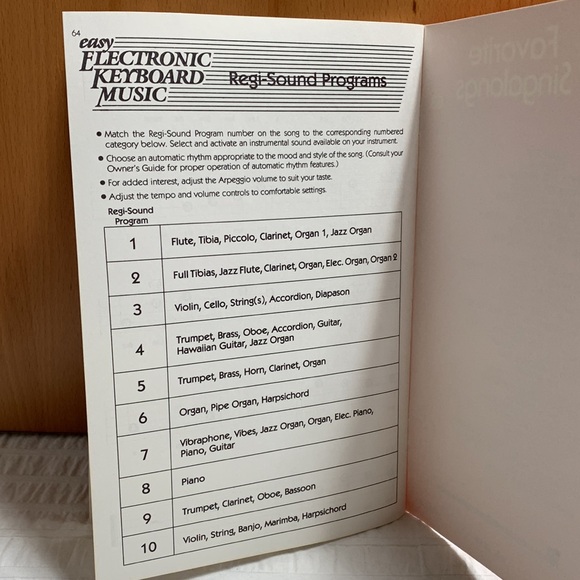 Keyboard Music Books - Beginner- Favourite Singalongs & Country Award Winners - Picture 12 of 12